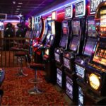 video declaratia celui care intrat mascat si cu un cutit intr o sala de jocuri de noroc din tomis nord cati bani pierduse 69c265954d8ca