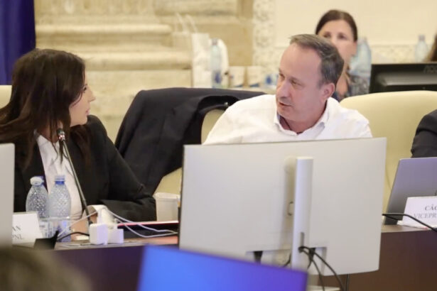 video derapaj in parlament caciu a batut cu pumnul in masa si a strigat la presedinta comisiei de buget vreau raspuns 69b95aa0ad84a