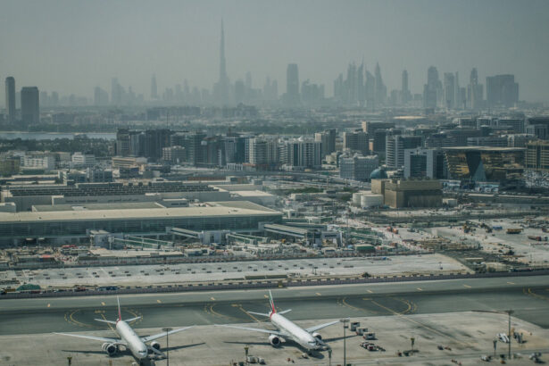 video explozie deasupra aeroportului din dubai zborurile au fost suspendate dupa interceptarea unei drone eau acuza un atac din iran 69abefddad81c