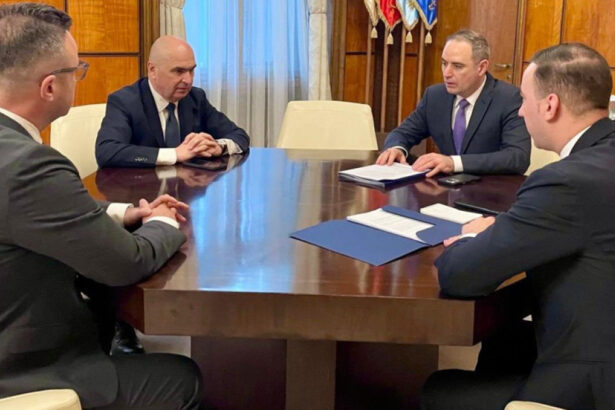 video ilie bolojan discutii cu alexandru nazare si bogdan ivan pentru reducerea preturilor la carburanti refuz sa vand solutii populiste 69bd75d499575