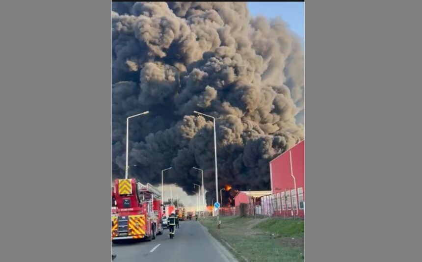 video imagini de cosmar incendiu la fabrica de polistiren au fost transmise doua mesaje ro alert 69b10d790412f