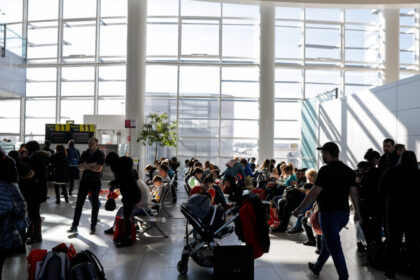 video mesajul mae catre romanii blocati in orientul mijlociu sa asculte instructiunile autoritatilor cand s ar putea intoarce acasa 69a434935af1f