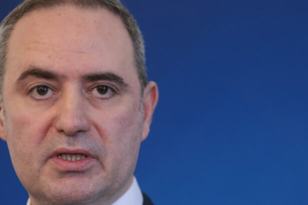 video ministrul nazare nu e o criza ci o schimbare de paradigma romania trece de la consum la competitivitate 69a6b46ae4d11