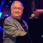 video neil sedaka a murit cantaretul si compozitorul american faimos pentru cantecul breaking up is hard to do avea 86 de ani 69a59c1b117d7