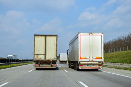 video noua migranti egipteni dintre care opt copii gasiti ascunsi intr un camion pe autostrada 69bfd291a2e11
