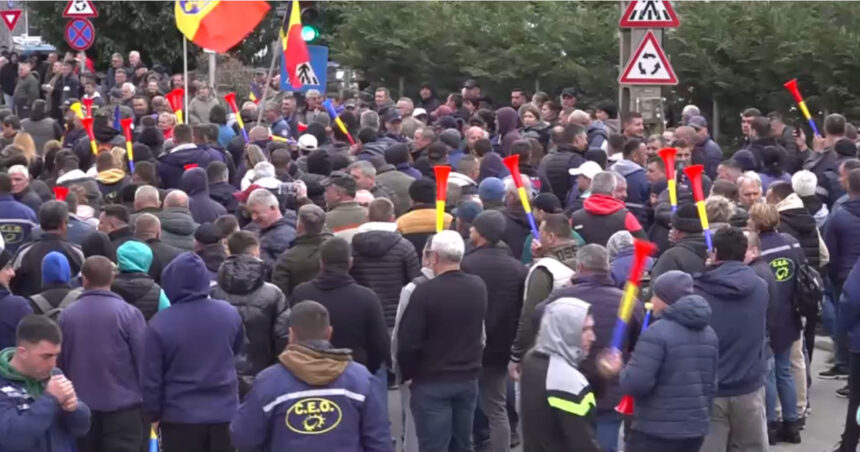 video probabil ne asteapta strainatatea minerii din gorj merg la bucuresti sa protesteze in fata guvernului fata de reducerea de personal 69c23d429c498
