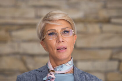 video raluca turcan ii cere lui adrian caciu sa i prezinte scuze urgent liberalei gabriela horga si face comparatii cu violenta domestica 69b96fbbde209