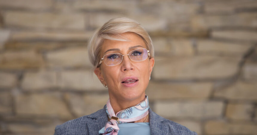 video raluca turcan ii cere lui adrian caciu sa i prezinte scuze urgent liberalei gabriela horga si face comparatii cu violenta domestica 69b96fbbde209