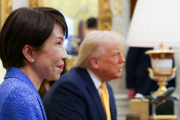 video reactii dure la tokyo dupa gluma lui donald trump despre pearl harbor tratata ca o idioata pentru ca este femeie 69bd4b9da9bdb