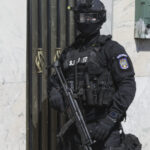 video romani inselati dupa ce au platit in avans pentru case la cheie politistii au facut perchezitii intr un dosar de 16 milioane de lei 69a833ab01404