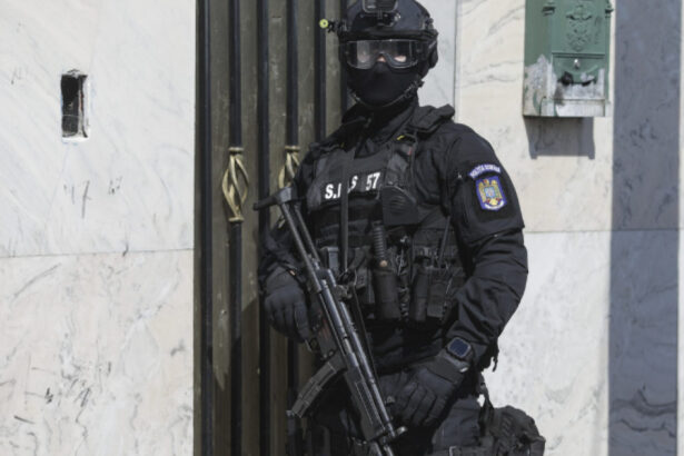 video romani inselati dupa ce au platit in avans pentru case la cheie politistii au facut perchezitii intr un dosar de 16 milioane de lei 69a833ab01404