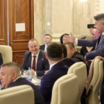 video scandal la dezbaterea bugetului mapn un ales al opozitiei a dat buzna in sedinta miruta a facut armata atacuri intre pnl si psd 69b943518a2b5