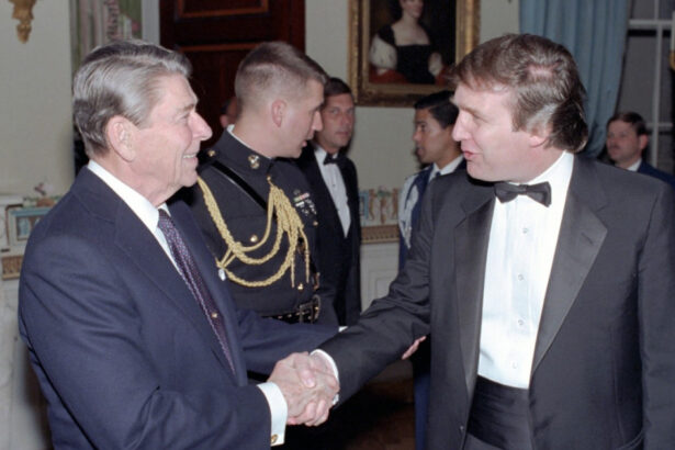 video trump obsedat de petrolul iranian acum 40 de ani interviu din 1987 intrati si puneti mana pe una dintre instalatiile lor de petrol 69cbe4bf6f677