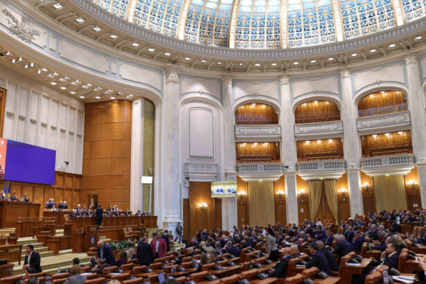 zi decisiva pentru buget vot final in parlament dupa negocieri tensionate in coalitie premierul bolojan participa la plenul reunit 69bcf3bd06766