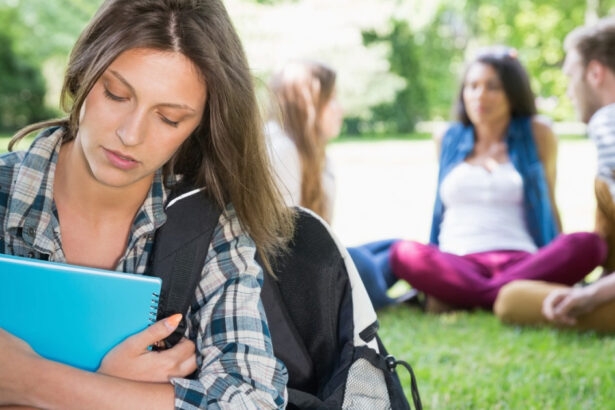 a te simti singur poate dauna mai mult sanatatii decat izolarea sociala arata un studiu 69d4848bc2cb6