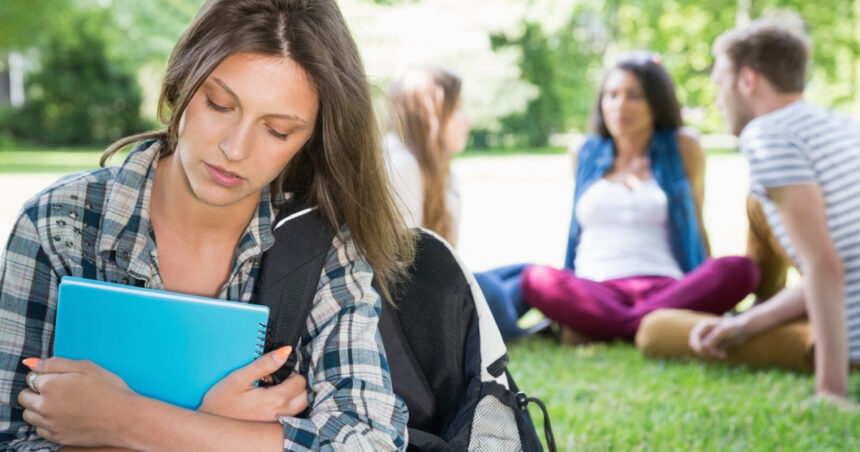 a te simti singur poate dauna mai mult sanatatii decat izolarea sociala arata un studiu 69d4848bc2cb6