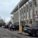 adela de la urbanism conduce un bmw seria 8 69cfc3b053b17