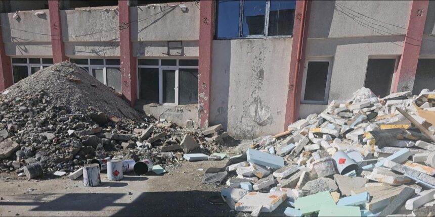 amenda de 40 000 de lei pentru firma care modernizeaza un liceu din constanta iata ce au constatat comisarii de la mediu 69ccd1df51904