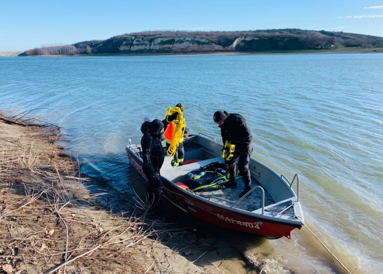 cadavru gasit in apele dunarii in zona cernavoda 69d4e863ec090