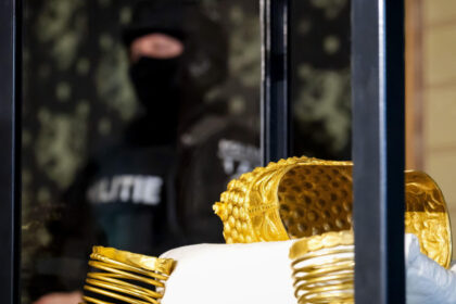 detalii despre coiful de la cotofenesti si bratarile dacice din ce secol dateaza si unde au fost descoperite 69cfb9a3305de