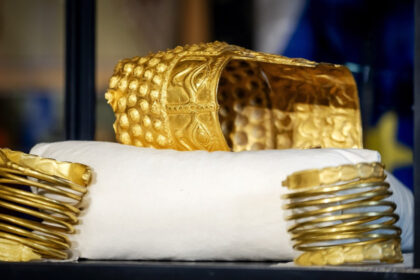 exclusiv romania va restitui bani din despagubirea pentru furtul coifului de la cotofenesti si a bratarilor de aur cum va fi calculata suma 69ce843e4ef8b