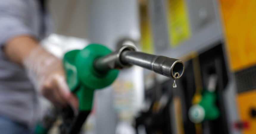 exclusiv traian basescu spune ca romania poate evita o penurie de carburanti ce il ingrijoreaza insa pe fostul presedinte 69cd490b97ecb