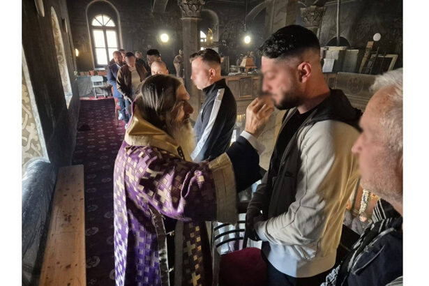 foto 10 detinuti de la penitenciarul poarta alba au participat alaturi de ips teodosie la rugaciuni de dezlegare de pacate 69d5e9353a876