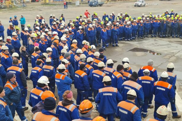 foto angajatii damen shipyards mangalia sa in a 12 a zi de protest planul de reorganizare sansa reluarii activitatii in santierul mangalia care ar duce la plata creantelor 69cfa291a8e12