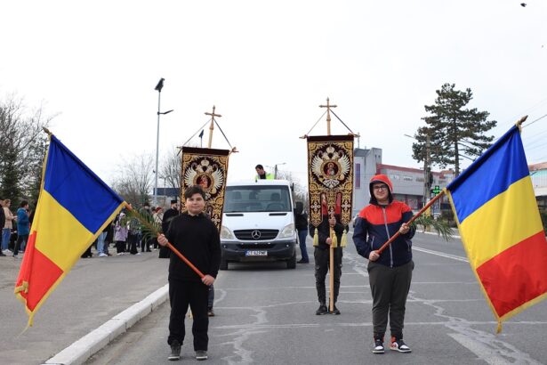 foto credinciosii din murfatlar au facut pasi astazi in urma lui hristos de florii sub indrumarea parintelui alexandru lupascu si a celorlalti slujitori ai domnului 69d24cb408192
