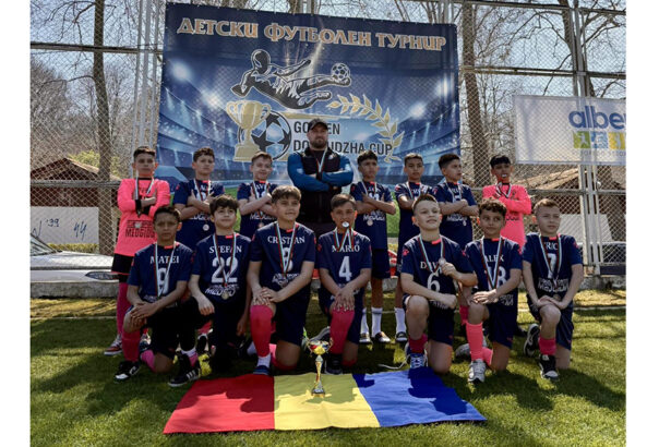 foto fotbalistii cs medgidia au urcat pe podimul turneului golden dobrudzha cup din albena 69d4a5d3cf2db