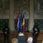 foto oficial de la parchetul general coiful de la cotofenesti si doua bratari dacice au fost recuperate 69ce697371ed5