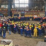 foto ploaia si vremea rea nu opresc protestele de la damen shipyards mangalia sa oamenii explica de ce este cruciala aprobarea planului de reorganizare a societatii 69ce5f244be35