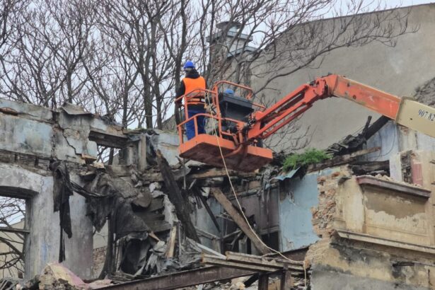 foto video adevarat santier la imobilul detinut de compania florinei moscu achitata alaturi de radu mazare pe strada vasile alecsandri proiectul anunta reconstruirea fatadelor in forma initiala 69cf8d846b8e3