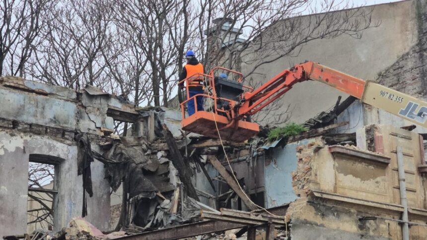 foto video adevarat santier la imobilul detinut de compania florinei moscu achitata alaturi de radu mazare pe strada vasile alecsandri proiectul anunta reconstruirea fatadelor in forma initiala 69cf8d846b8e3