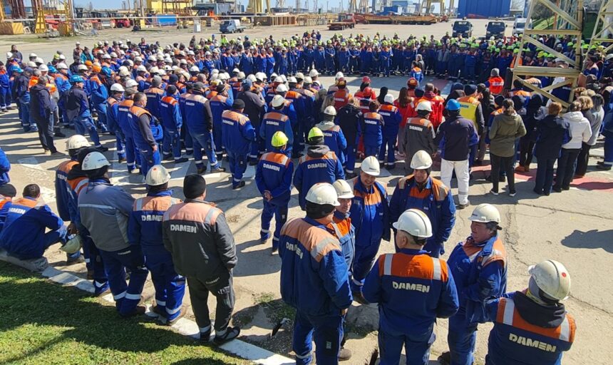 foto ziua 10 a protestului angajatilor damen shipyards mangalia sa primele zambete pe chipurile greu incercate vom lupta pentru drepturile noastre si noi toti vom tine acest santier in viata 69ccffadce340