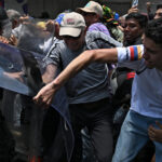 galerie foto venezuela fortele de ordine folosesc gaze lacrimogene impotriva protestatarilor indreptati spre miraflores 69d7fe0a39993