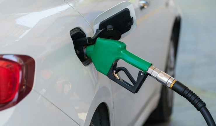 guvernul reduce acciza la motorina cu 30 de bani pe litru si limiteaza schimbarea preturilor la pompa la o singura data pe zi 69ce9e3333874