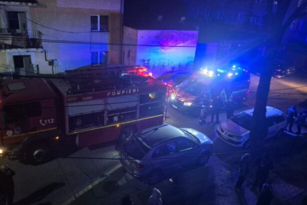 incendiu puternic intr un bloc din sighetu marmatiei peste 80 de oameni evacuati 69d603bd4caf7