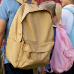 invatatoare plasata sub control judiciar dupa ce ar fi lovit in cap trei elevi de 6 si 7 ani i s a interzis sa profeseze 69d7687f2be08