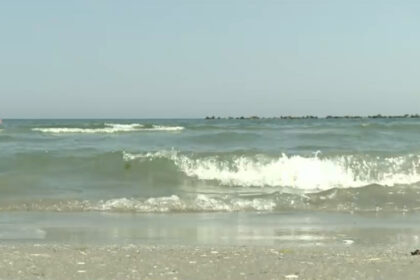 mai multe bucati de drona descoperite pe plaja din tuzla 69d006f076830