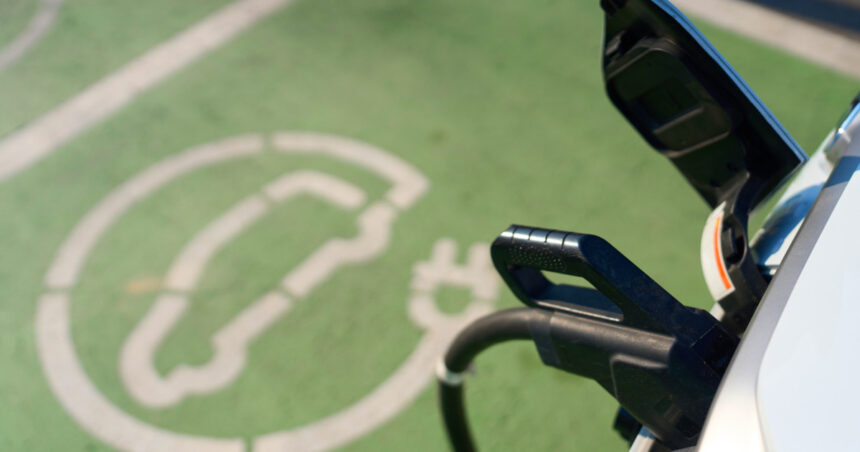 ministrul transporturilor am semnat contracte cu sri sts si spp pentru vehicule electrice si statii de incarcare 69d7e90730a31