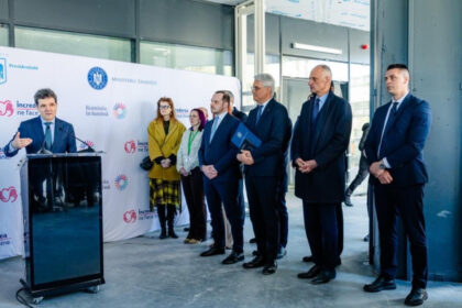 nicusor dan a vizitat centrul de mari arsi din timisoara se intampla si lucruri bune in romania 69d53ee75ed19