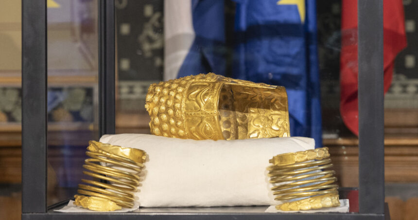 nicusor dan prima reactie dupa recuperarea coifului de la cotofenesti si a doua bratari dacice parte a identitatii noastre istorice 69ce924797894