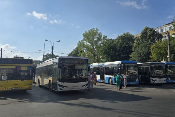 o eleva de la colegiul mircea cel batran petitie pentru suplimentarea autobuzelor de pe linia 3 pentru cartierele tomis plus si palazu mare 69d3d9e253093