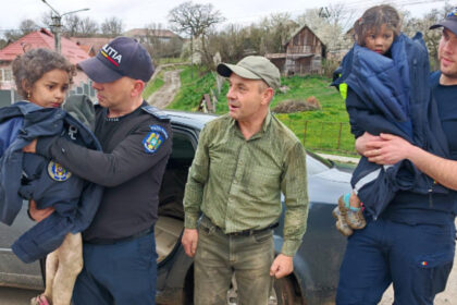 padurarul care le a salvat pe cele doua fetite disparute in mures premiat de romsilva aurel frandes a primit o diploma si bani 69cd088ab92be
