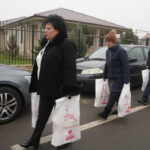 paste la cumpana pachete cu alimente pentru 25 de familii 69d3a8a7b3cb9