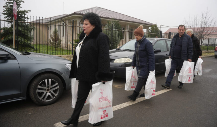 paste la cumpana pachete cu alimente pentru 25 de familii 69d3a8a7b3cb9