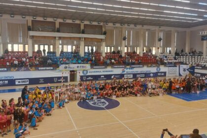 peste 300 de mici handbaliste constantene prezente la festivalul judetean de minihandbal 69d7656bac605