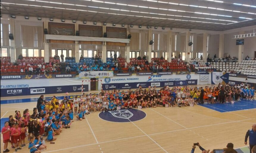 peste 300 de mici handbaliste constantene prezente la festivalul judetean de minihandbal 69d7656bac605