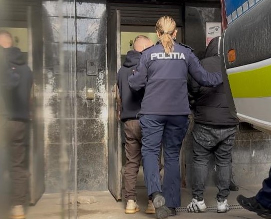 politistul de la medgidia acuzat de viol si pornografie infantila a fost dus in fata instantei a contestat arestul preventiv 69d4b3a9c8586